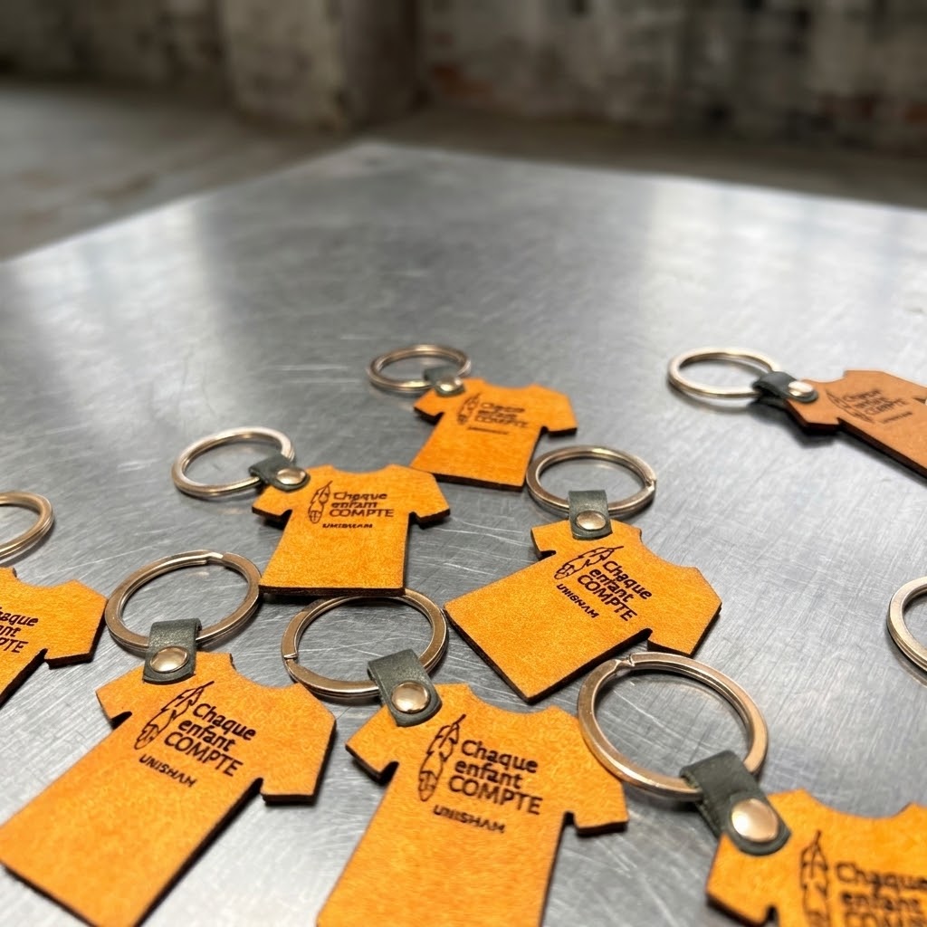 Porte clé « Chandail Orange » Accessoires UNISHAM